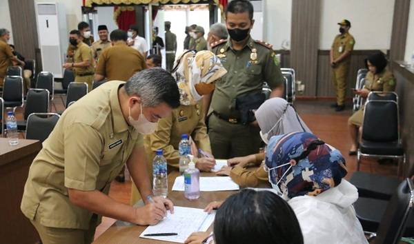 Antisipasi Narkoba, Pimpinan OPD Hingga Camat Se Kota Medan Dites Urine