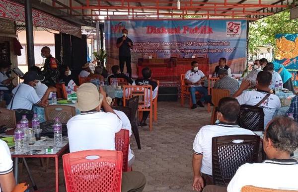 Bupati Poltak Apresiasi Bakti Sosial Wartawan dan LSM di Toba