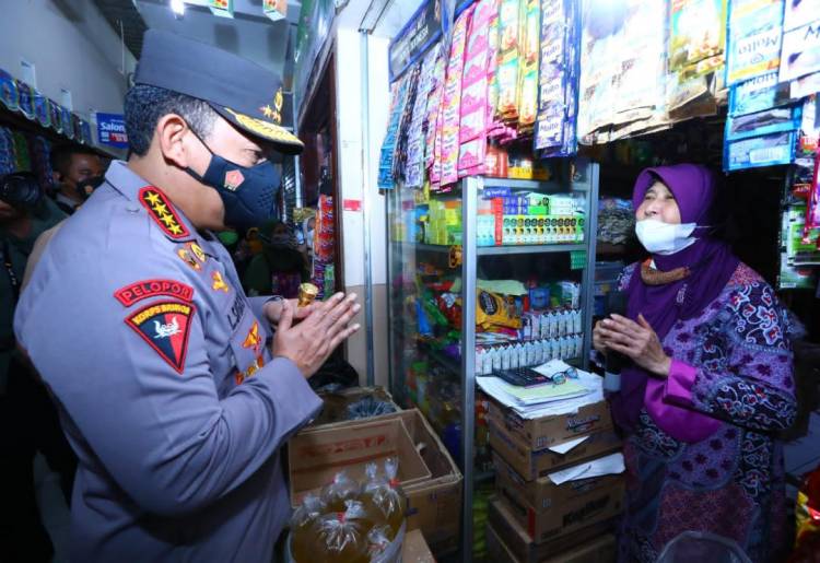 Kapolri Sidak Harga Jualan Minyak Curah di Pasar Muntilan, Sigit : Laporkan!