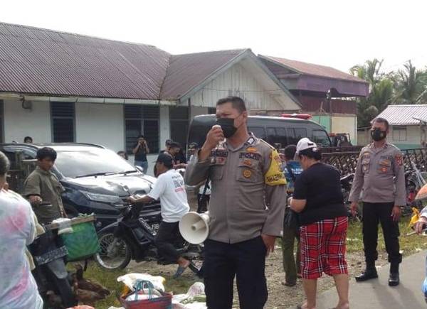 Kapolsek Lahewa Ajak Warga Idanondrawa untuk Ikut Vaksin