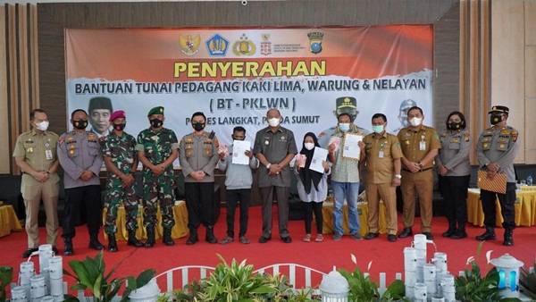 Enam Ribu Pedagang dan 13 Ribu Lebih Nelayan Langkat Terima BLT Kapolri