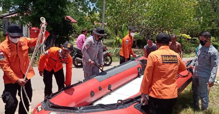 SPKKL Sambas Bersama Rapala Cari Nelayan Hilang di Perairan Selakau