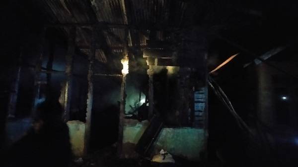 Wanita ini Bakar Jas Suaminya Karena Kesal, Namun Rumah Ikut Ludes Terbakar