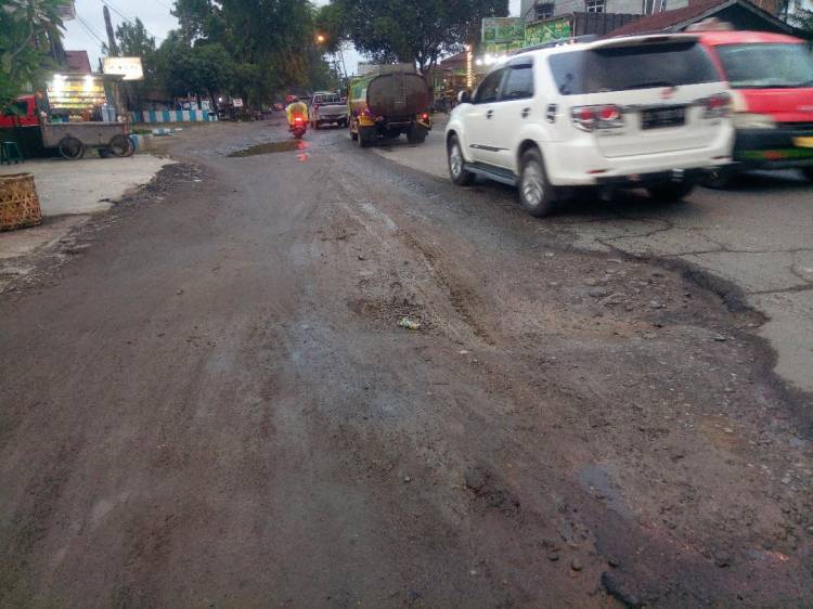 Cerita Pemerintah Sampai Internasional, Jalan Aja Tak Terbenahi, Warga : Tidak tau atau tidak mau tau atau pula pura-pura tidak tau