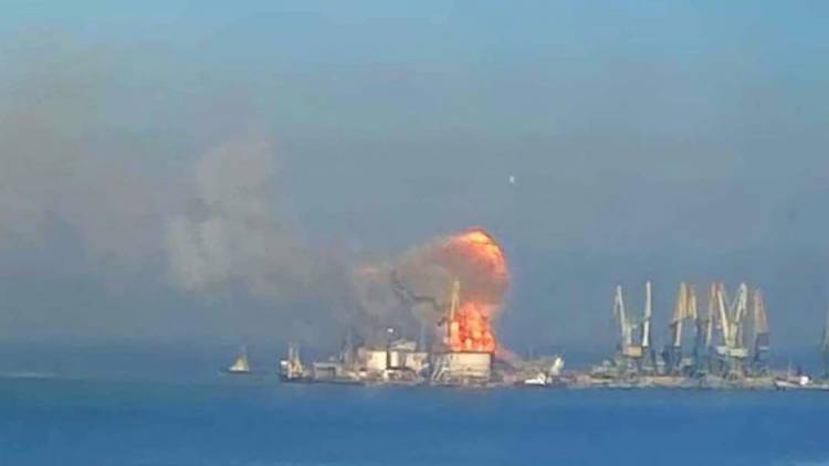 Ukraina Hancurkan Orsk, Kapal Pendarat Milik Rusia di Laut Azov