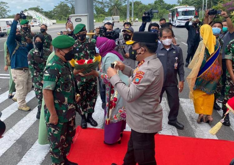FORKOPIMDA Sumatera Utara Sambut Kedatangan Mayjen TNI Achmad Daniel Chardin di Kualanamu