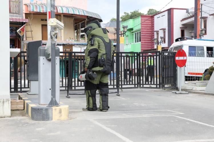 Tim Gegana Brimob Polri Gelar Simulasi Jinakkan Bom