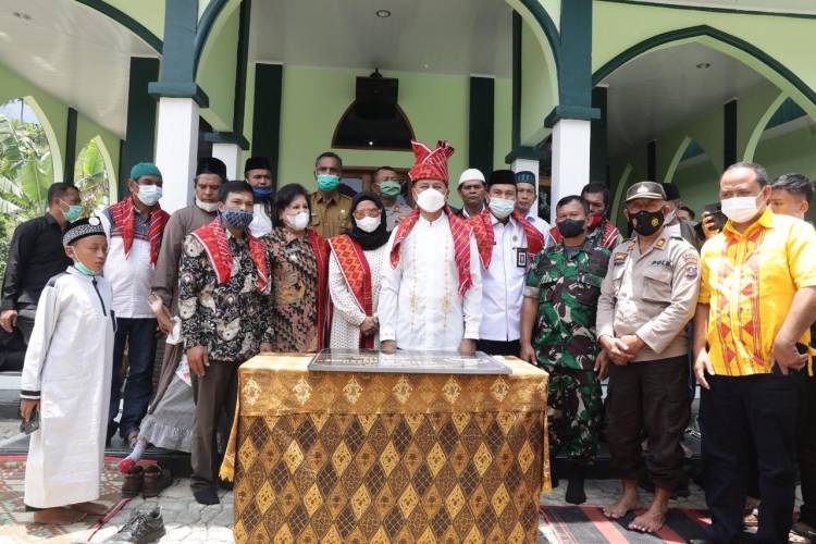 Musa Rajekshah Resmikan Masjid Al Musannif Desa Tanjung Merahe Karo