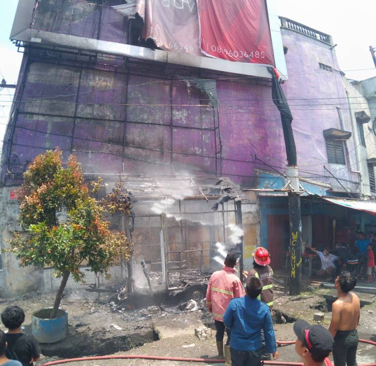 Ingin Tahu Siapa Bakar Pos Polisi Simpang Kampung Lalang