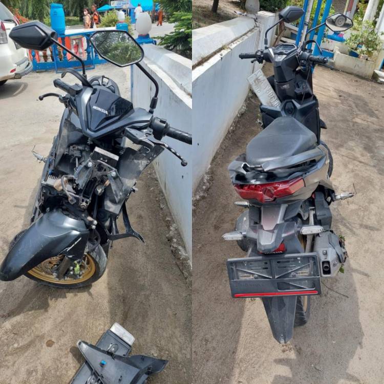 Senggol Mobil Pickup, Dua Sepeda Motor Bertabrakan