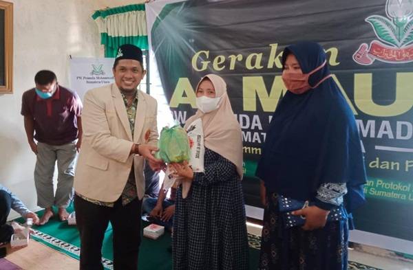 Gerakan Al Ma'un Pemuda Muhammadiyah Bagikan 300 Paket Sembako untuk Masyarakat