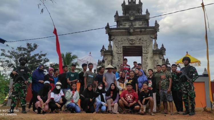 Satgas Yonif 123/RW Melaksanakan Karya Bakti di Pura Perbatasan