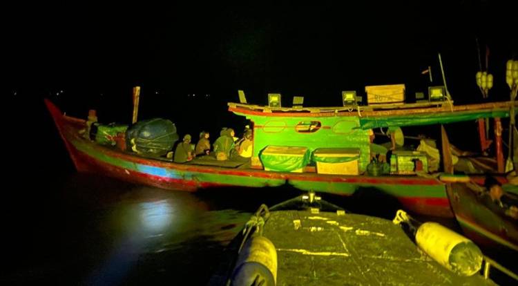 TNI AL Tangkap Kapal Selundupkan Puluhan Calon PMI Ilegal di TBA