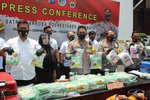 Polrestabes Surabaya Ungkap Upaya Peredaran 46,6 Kg Sabu dan 4.000 Pil Koplo