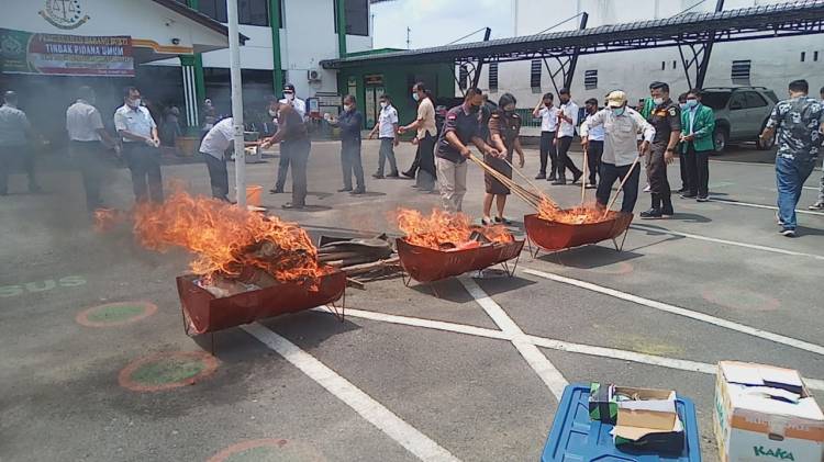 Kejaksaan Negeri Binjai Musnahkan Barang Bukti dari 125 Kasus