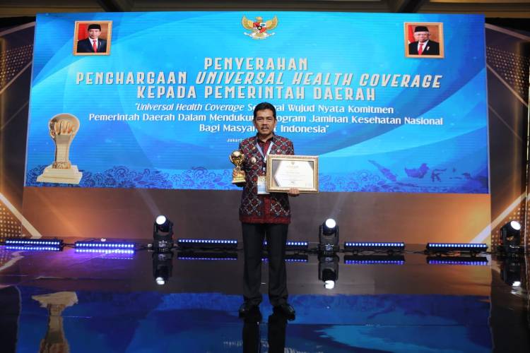 Sukses Dukung Program JKN, Pj. WaliKota TebingTinggi Terima Penghargaan UHC Award 2023