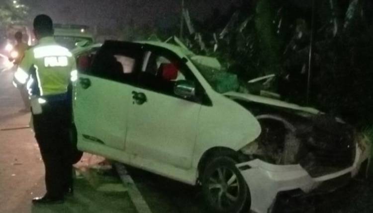 Xenia Kontra Tronton di Jalan Medan-Tebing Tinggi, 1 Tewas
