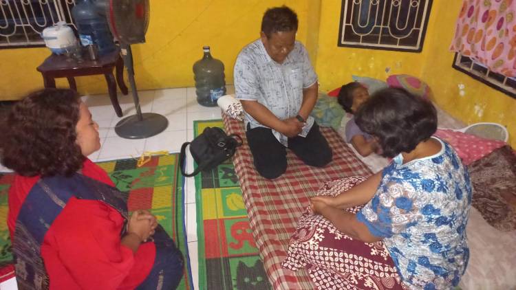 Dapat Laporan Warga Sakit, Daniel Pinem Langsung Menjeguk Dan Memberikan Bantuan