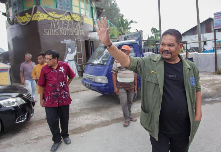 Arkeolog Prancis Anugerahi Rahudman sebagai Tokoh Peduli Heritage