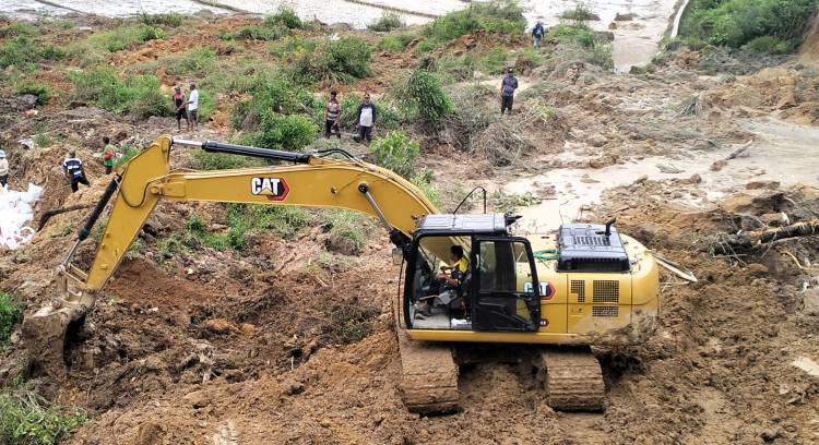 Saluran Irigasi Terkena Longsor dalam Perbaikan