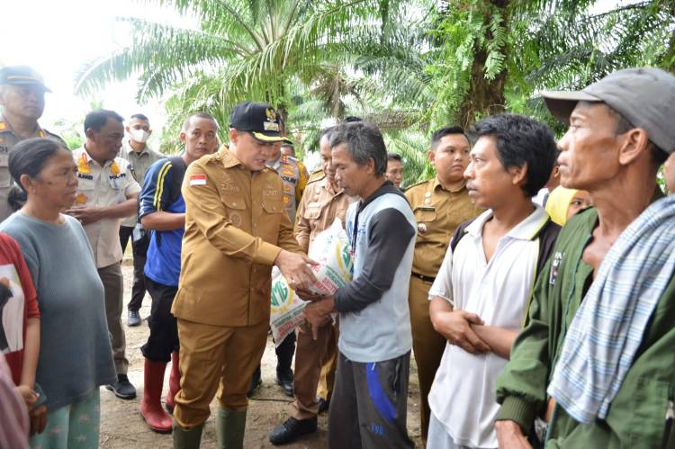 Bupati Zahir Tinjau Banjir Akibat Pengalihan Aliran Sungai