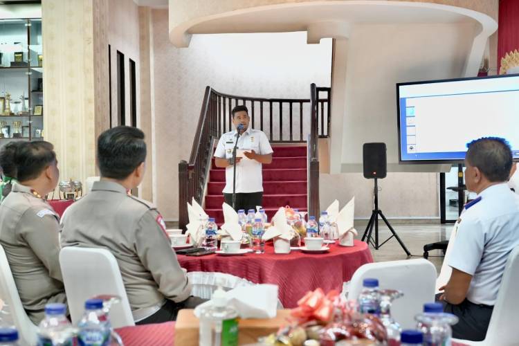 Pemko Medan Serahkan Aplikasi Law Enforcemen Verificator Kepada Poldasu