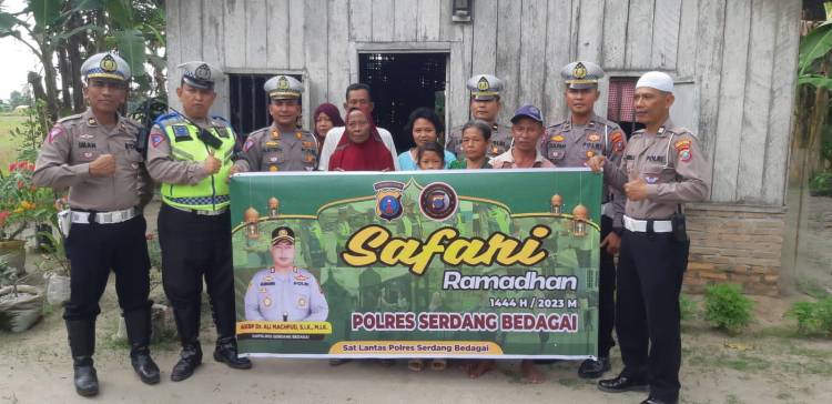 Sat Lantas Polres Sergai Beri Bantuan Kepada Masyarakat Kurang Mampu