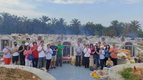 Anggota DPRD Kota Medan Wong Chun Sen Pulang Kampung, Laksanakan Ceng Beng Di Rantauprapat