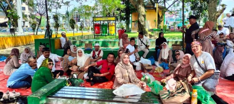 Ratusan Alumni SMA Negeri 6 Punggahan Sambut Ramadhan, Bagi-bagi Nasi Bungkus kepada Yatim Piatu, Kaum Dhuafa dan Anak Jalanan