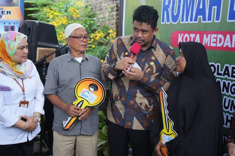 Serahkan Kunci, Warga Sampaikan Ucapan Terimakasih Kepada Wali Kota Medan