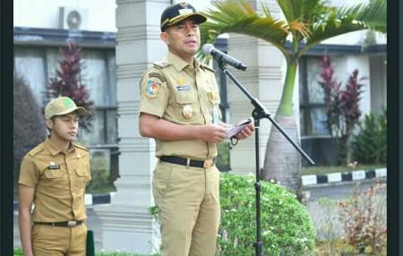 Wakil Bupati Labuhanbatu Utara Serahkan Alat-alat Kerja Kepada Petugas Damkar dan Penyelamatan