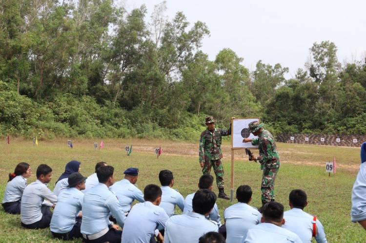 Tingkatkan Kemampuan Menembak, Rutan Tanjung Pura Berlatih Di Markas Yonif 8 Marinir Pangkalan Brandan