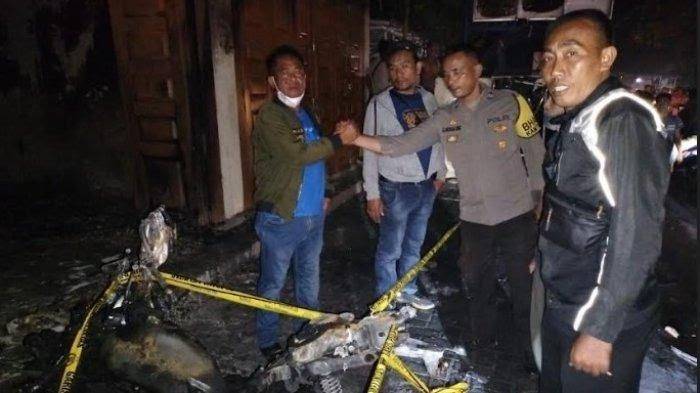 Isi Bensin Sambil Merokok, 1 Remaja Tewas Terbakar, Temannya Kritis, Ruko Musnah