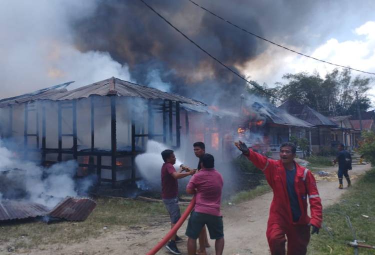 4 Rumah di Balige Diamuk si Jago Merah