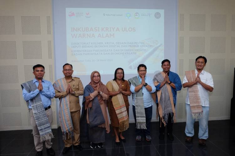 TPL Kolaborasi Inkubasi Kriya Ulos Warna Alami