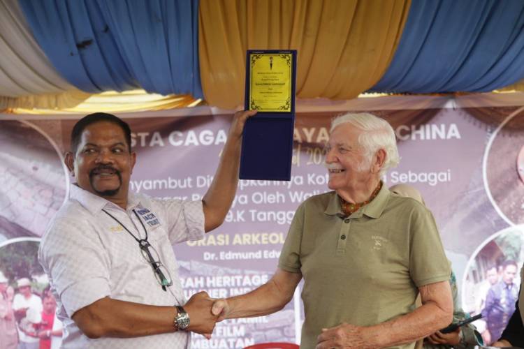 Kota Cinna Marelan Situs Penting Dunia, RH Dianugerahi Tokoh Peduli Heritage