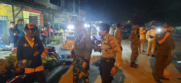 Polsek Sunggal Tertibkan PKL Pajak Kampung Lalang