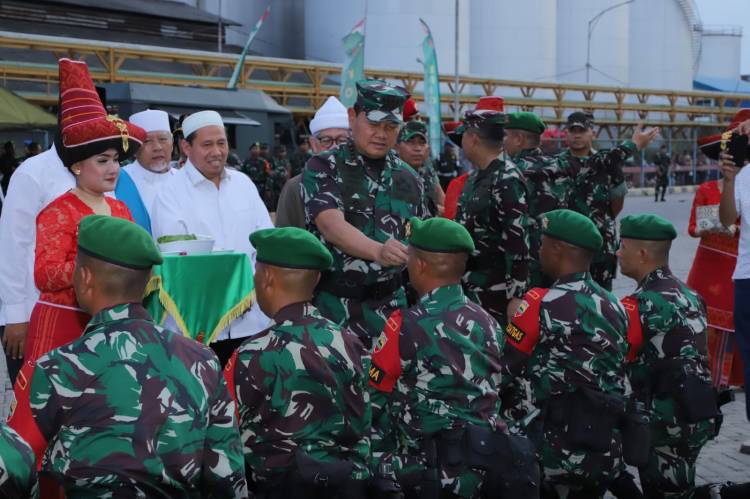Panglima TNI Berangkatkan 900 Prajurit Yonif Raider Khusus 115/ML dan Yonif 125/SMB ke Papua