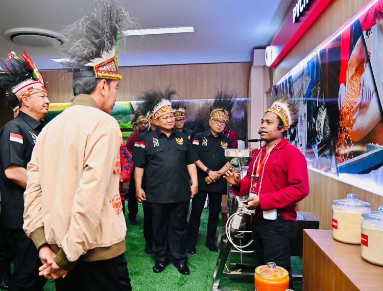 Menhan Prabowo Dampingi Presiden Jokowi ke Papua, Resmikan Gedung Papua Youth Creative Hub dan Ratas