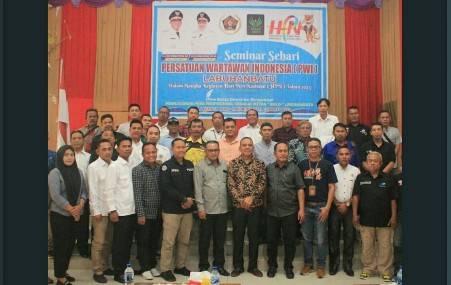 PWI Labuhanbatu Gelar Seminar, Ini Yang Disampaikan Bupati Erik Adtrada Ritonga