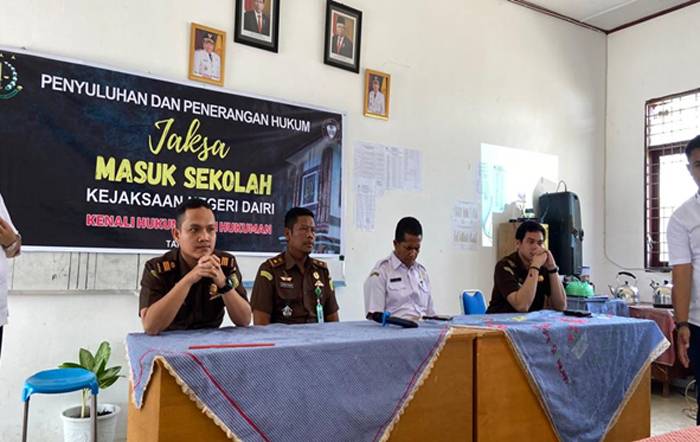 Luhkum di SMP Negeri 2 Sidikalang, Kejari Dairi Ajak Siswa Kenali Hukum dan Jauhi Hukuman