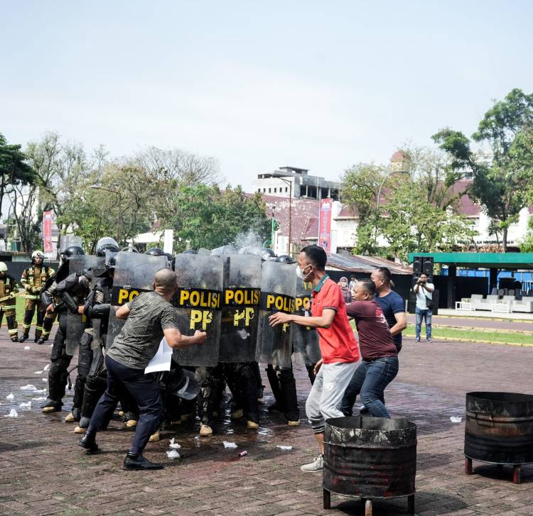 Upacara Gelar Pasukan HUT Satpol PP, Satlinmas, dan Damkarmat di Lapangan Benteng Medan Diwarnai &ldquo;Unjuk Rasa Anarkis&rdquo;