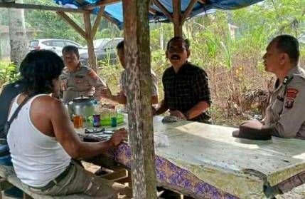 Narkoba dan Perjudian Topik Pembicaraan Warga, Jum'at Curhat Kapolsek Sei Kanan Digelar Di Warung Kopi