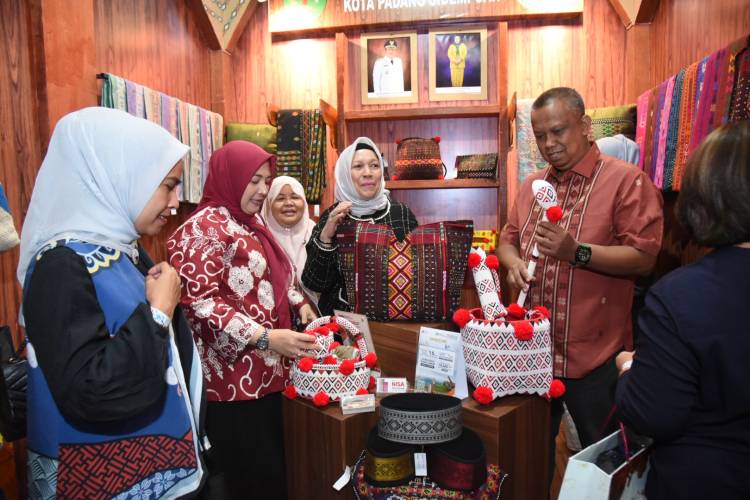 Dekranasda Sumut Apresiasi  Partisipasi Kabupaten/Kota di INACRAFT 2023