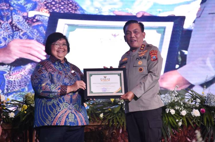 Kapolda Sumut Raih Penghargaan KLHK  Peran Aktif Perlindungan dan Rehabilitasi Mangrove