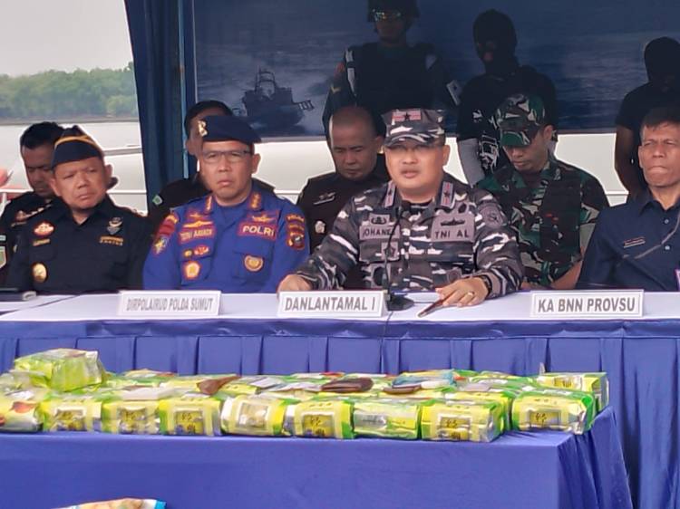 Petugas Gabungan Lantamal I Belawan Menangkap Pemasok Sabu 36 Kg