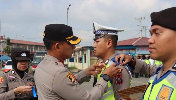 Kapolres Pelabuhan Belawan Pimpin Apel Gelar Pasukan Ops Keselamatan Patuh Toba 2023