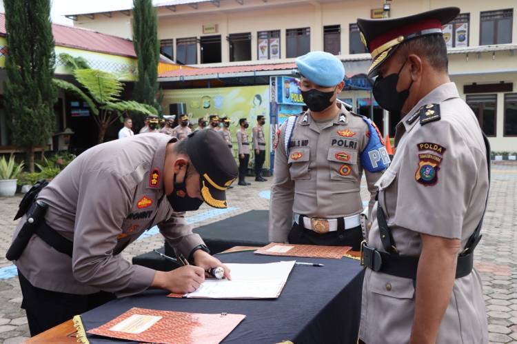 Kapolres Tanah Karo AKBP Ronny Nicolas Sidabutar Pimpin Sertijab Kabag SDM