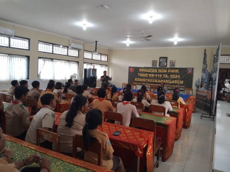 Menanamkan Rasa Cinta NKRI, TNI Berikan Wasbang Di SMAN 1 Manggis