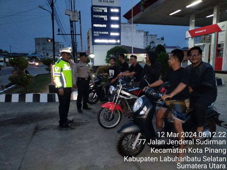 Polsek Kota Pinang Patroli Asmara Subuh Tertibkan Aktivitas Remaja  Dilarang Gunakan Petasan